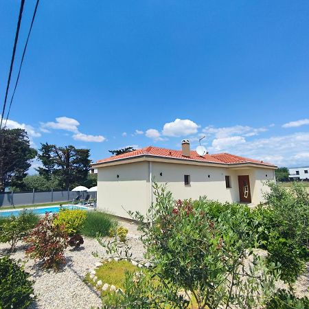 Villa Mattina, With Heated Pool And Jacuzzi Privlaka  Exterior photo
