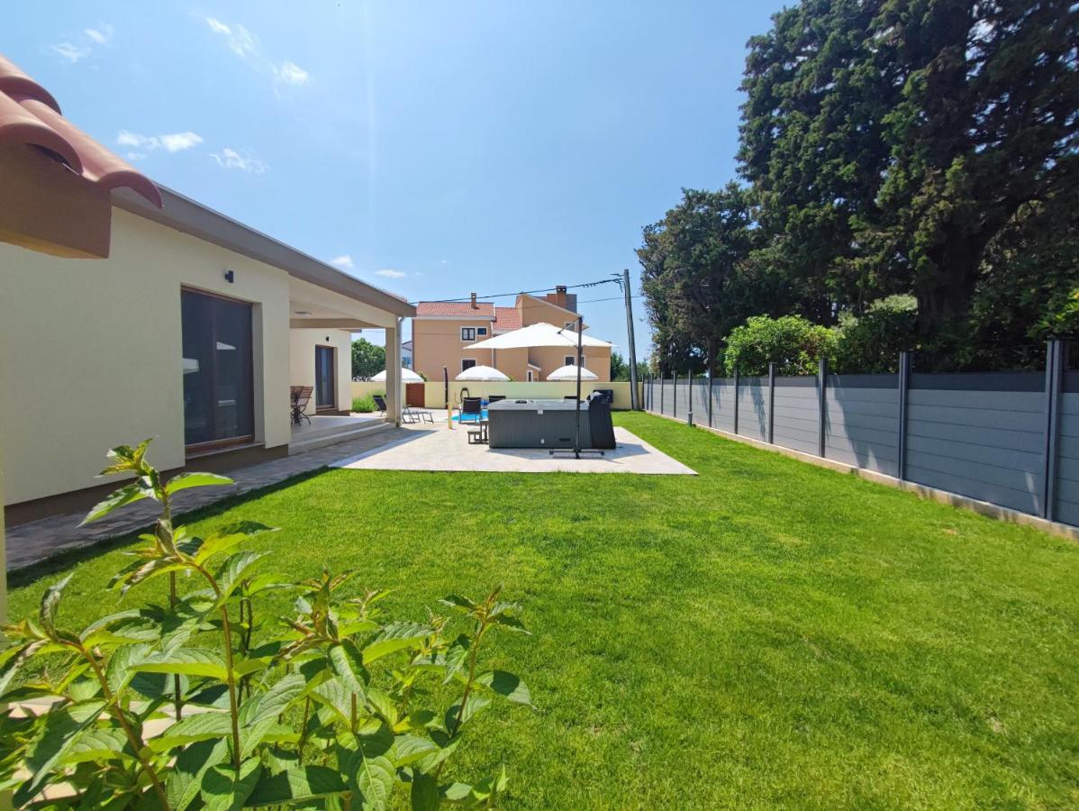 Villa Mattina, With Heated Pool And Jacuzzi Privlaka  Exterior photo